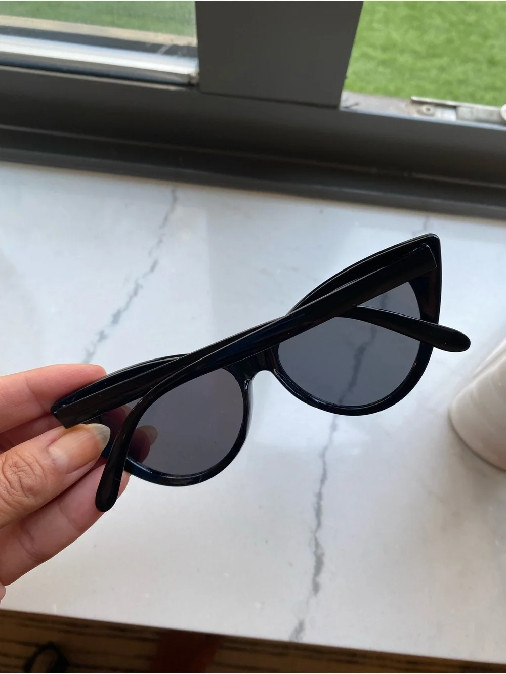 SUNGLASSES - cat eyes